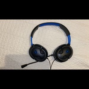 Ps4-1terabyte,2controller,dualcharger,4 games,hdm1